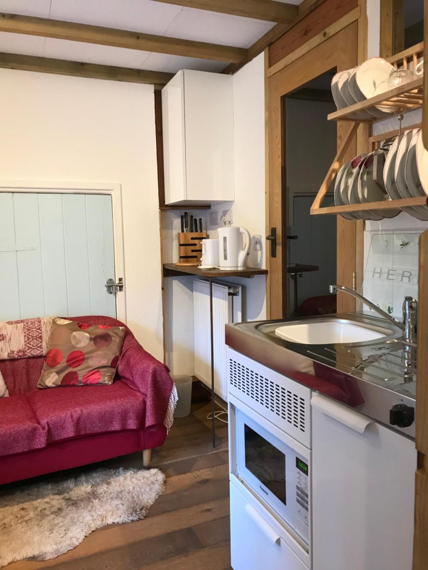 Tiny Cosy Snug Apartment Manorowen Exterior photo